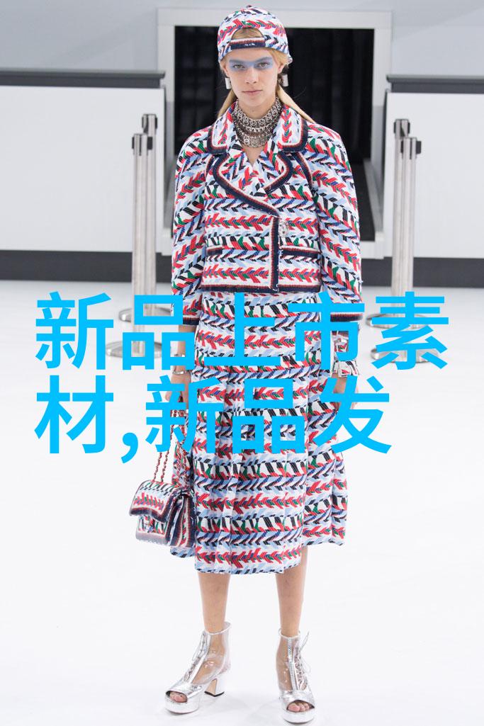 各种不锈钢制品铺成的金色河流汇聚于车间排水沟之上仿佛天边落下的一道道璀璨星辰