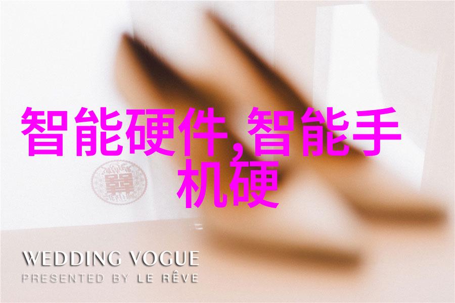 在孩子入睡的间隙老公悄无声息地成为了一名临时的保姆他的动作轻盈而有力他知道每一个细节都关系到孩子们的