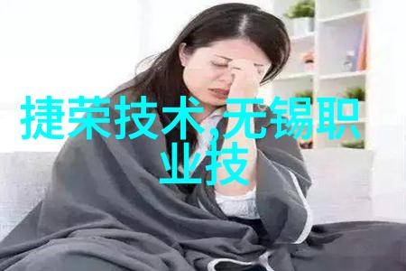 医院深夜蒸馏水机默声作响守护着每一滴清澈的生命之水