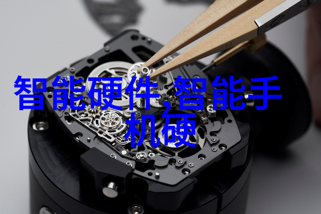 古董锤击现代钢筋器械的反差