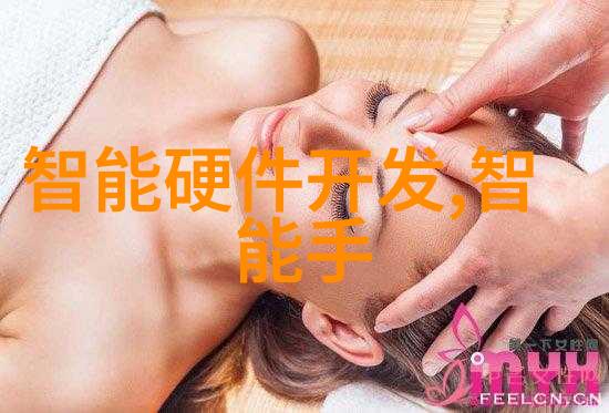 新市场破晓的金字塔与夜幕的街头商贩